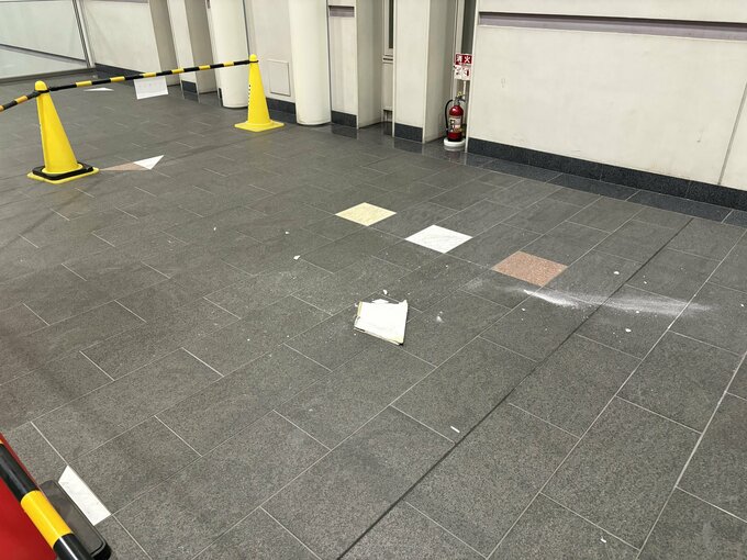 わずか1メートル先に・・・天井から石膏ボードが落下　目撃した女性たちが連絡　幸いけが人なし　福岡県北九州市の施設　|　福岡のニュース｜RKB NEWS｜RKB毎日放送