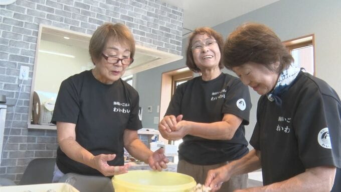 70代の三姉妹が、人口500人余りの過疎の町に「食堂」オープン　きっかけは「コロナ禍の閉塞感」　海外からも客が訪れる食堂に込めた思いとは？　めかぶうどん、カメノテのみそ汁、サザエの炊き込みご飯…漁師町の味とは？|TBS NEWS DIG