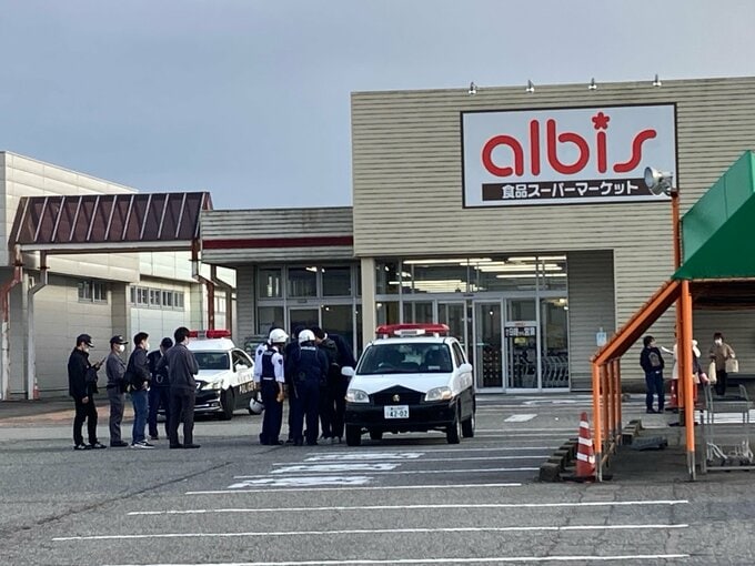 スーパーで万引きの男　警備員の男性（70代） 倒して逃走…男性は右肩の脱臼　警察は強盗傷害事件として男の行方追う　富山　|　富山のニュース｜天気・防災｜チューリップテレビ