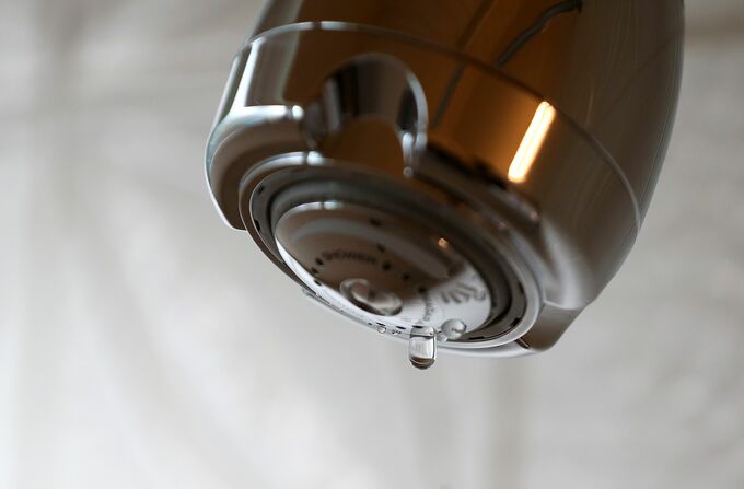 トランプ大統領、シャワーの水量制限を撤廃－長年の不満解消へ