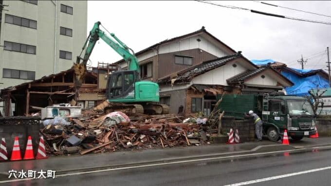 「1900棟の住宅が全半壊した」石川県穴水町で公費解体はじまる　|　石川県のニュース｜MRO北陸放送