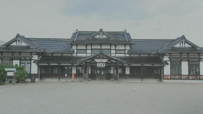大正時代に完成した「旧大社駅の駅舎」　保存修理工事中の様子が公開される　間近で見るのが貴重な瓦も　|　BSSニュース | BSS山陰放送