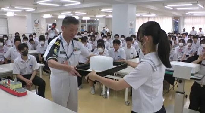 「5万年の歴史感じる冷たさ？」 南極の氷を中学校に　|　石川県のニュース｜MRO北陸放送