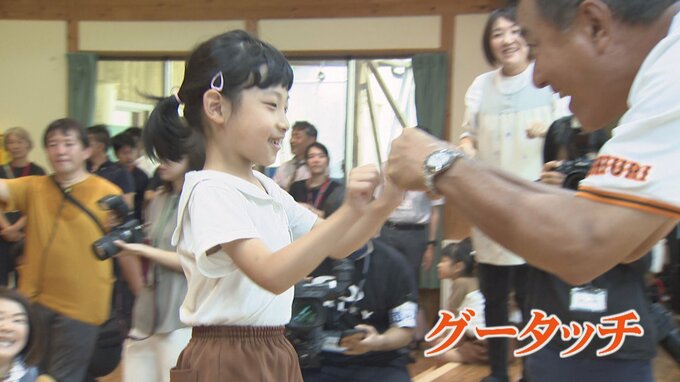 球界の若大将こと原辰徳ら球界レジェンド　被災地氷見市で子どもたちにグータッチ　元気送る　富山・氷見市　|　富山のニュース｜天気・防災｜チューリップテレビ