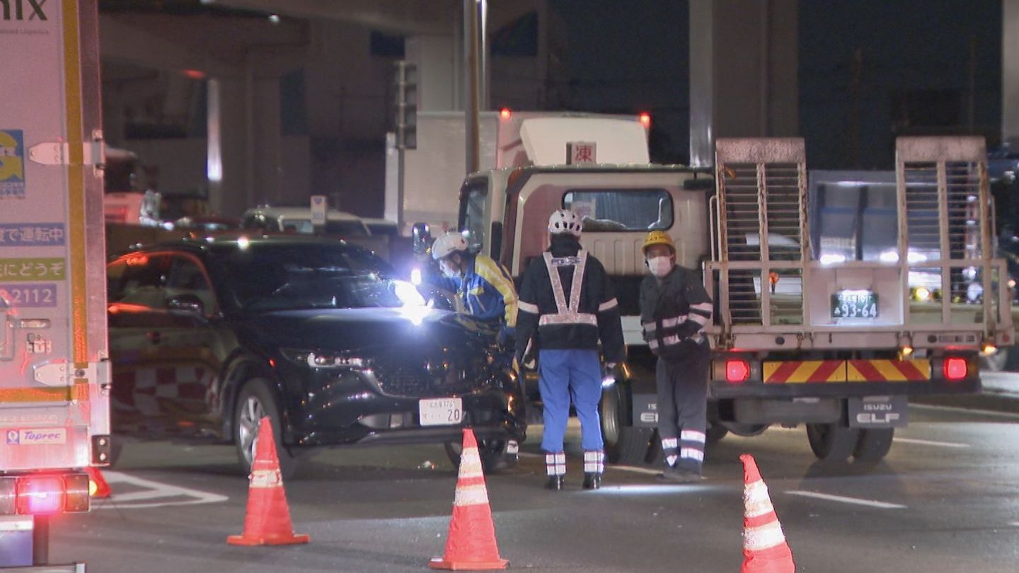 自転車に乗って横断歩道を渡ろうとした77歳男性　車にはねられ死亡　未明に信号のある交差点で　名古屋・緑区