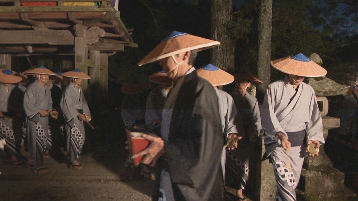 ユネスコ無形文化遺産「綾渡の夜念仏と盆踊」4年ぶりに行われる 始まりは江戸時代 かつては亡くなった人のいる家を回り念仏を唱えた 愛知・豊田市 ...