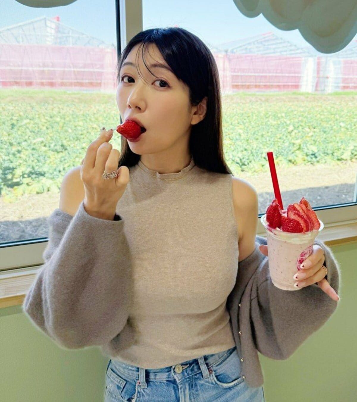 穂川果音 】 「群馬県にふらっと旅してきました」「いちご農園に行っ