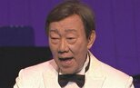  【 橋幸夫 】　アルツハイマー型認知症を公表後　初のステージで歌唱披露　伸びやかな美声に石田社長も感激|TBS NEWS DIG