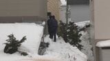 落雪に巻き込まれ男性3人が生き埋め　60代1人が意識不明の重体、70代2人が意識あり　3月上旬並みの暖かさで落雪の危険高まる　札幌市白石区|TBS NEWS DIG