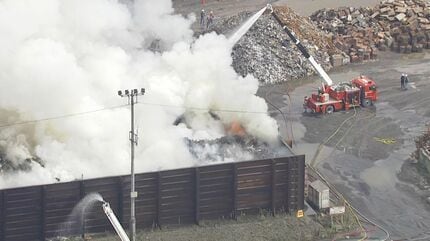 長引く理由は？大同特殊鋼の火災 まもなく3度目の夜に 現場近くに