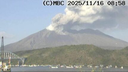 桜島噴火 噴煙最大4400メートル 断続的に噴火続く 鹿児島市に降灰予想