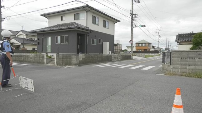 信号機のある交差点で軽トラックと乗用車が衝突　軽トラックに同乗の女性が死亡　死因は外傷性出血性ショック　当時の信号の状況含め警察が調べる|TBS NEWS DIG