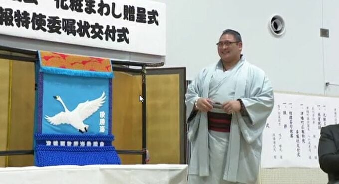 「白鳥のように飛躍を」石川県津幡町出身の欧勝海に“白鳥”の化粧まわし 「まずは幕内定着、三役めざす」番付発表で同郷の大の里は西の横綱、欧勝海は西前頭16枚目に|TBS NEWS DIG