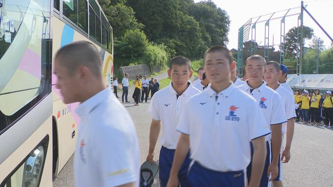 2年連続出場の星稜ナイン…グラウンドを清めて甲子園へ 見送りの部員らからもエール　|　石川県のニュース｜MRO北陸放送