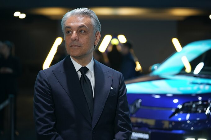 ルノー激震、ＣＥＯ退任でリーダー不在に－再建巡り不透明感