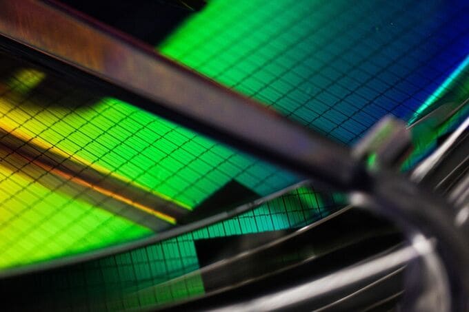 ＡＩ半導体アンビックマイクロ、初日は61％高－9600万ドルＩＰＯ後