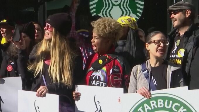 「快適に暮らせるだけの給料を」ニューヨークなどのスターバックスで大規模デモ