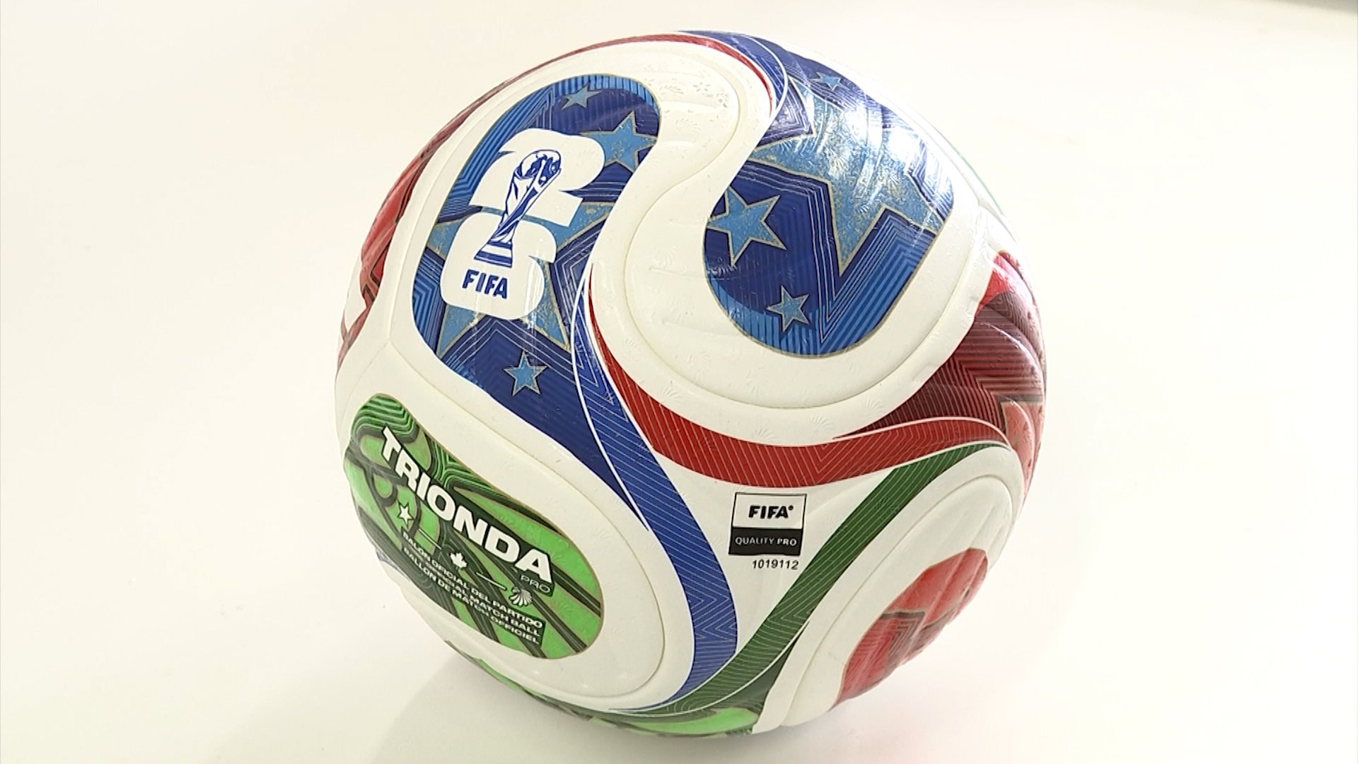 ラスト値下げ‼️超レア‼️【サッカーボール 2013W杯公式試合球】 サッカーW杯の勝敗を左右する？今大会公式球「トリオンダ」に注目