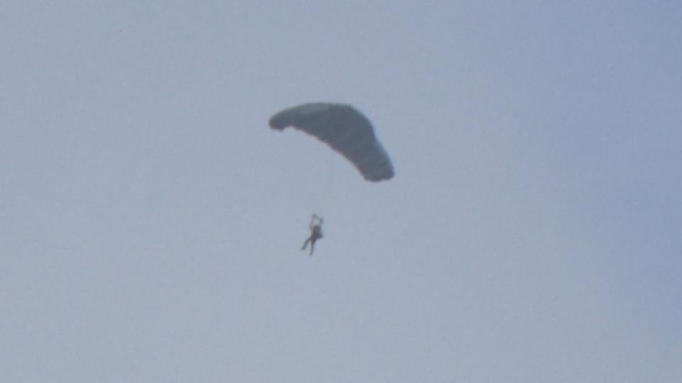 例外”が常態化 米軍が嘉手納基地でパラシュート降下訓練を強行 今年9