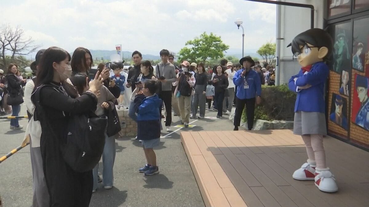 5月4日はコナンくん誕生日 青山剛昌ふるさと館 入館整理券に長蛇の列