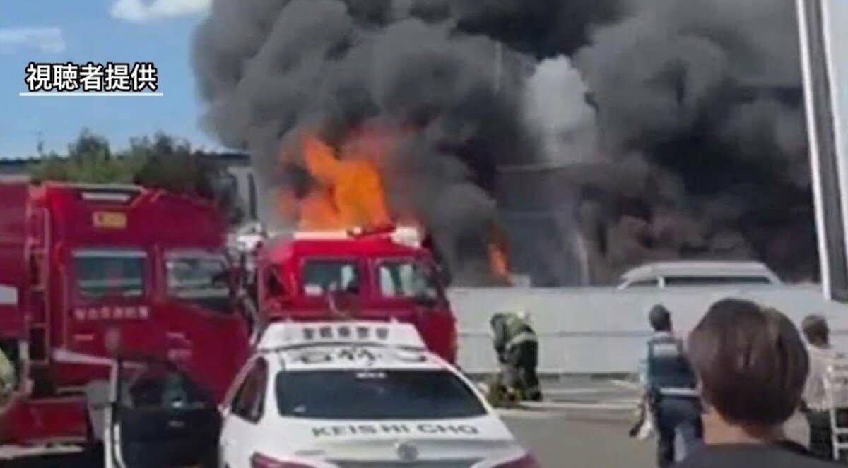 2階建ての住宅1棟が焼ける火事で焼け跡から2人の遺体見つかる　仙台・若林区