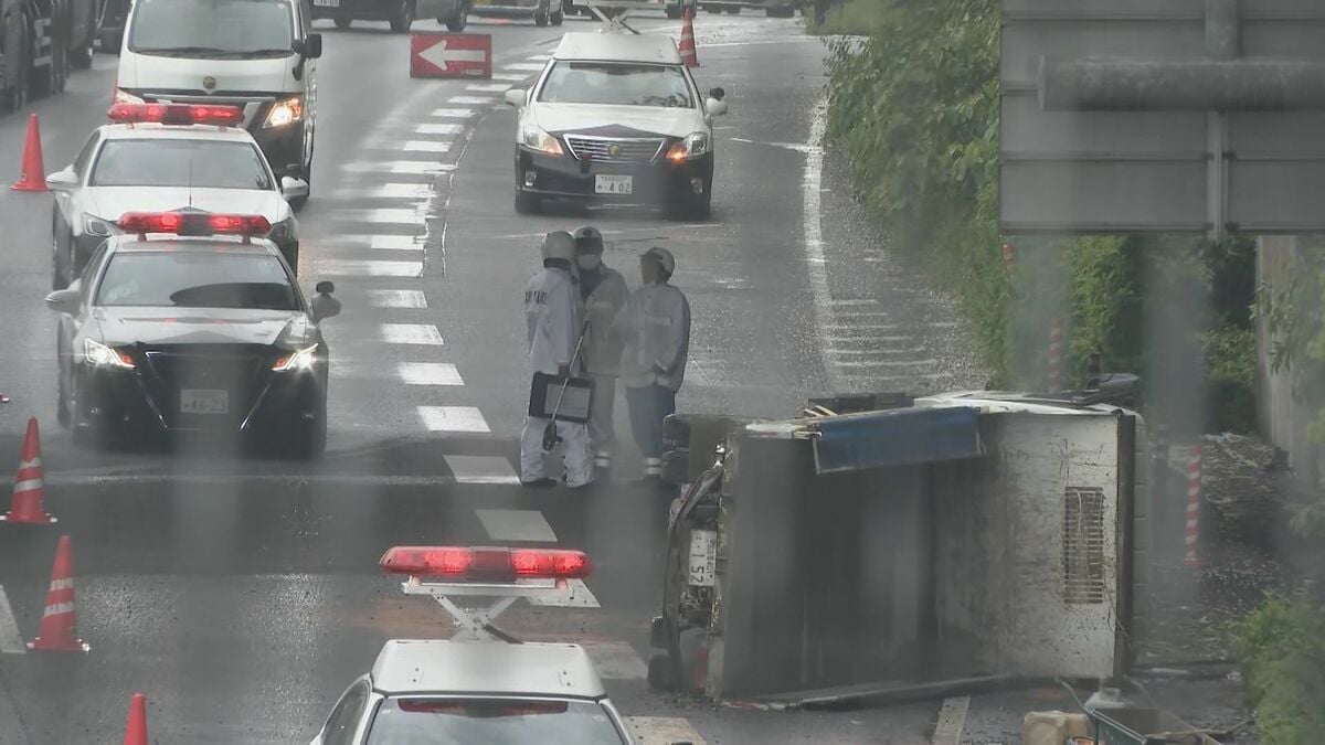 国道に｢トラックが落下｣ 運転していた55歳男性が重傷 ガードレールにぶつかり｢のり面｣から… 名古屋･緑区