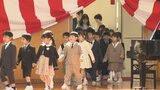 「漢字を上手に書けるように」学校生活に胸膨らませ…新1年生66人が入学 富山・高岡市の高岡西部小 | 富山のニュース|天気・防災|チューリップテレビ