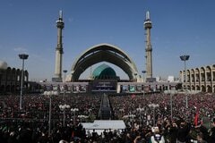 イランの故ハメネイ師の葬儀始まる、最大2000万人参列も－結束誇示へ| TBS CROSS DIG with Bloomberg