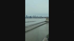 ニューヨークのハドソン川にヘリコプター墜落　スペインから観光に来ていた子ども含む家族ら6人が死亡|TBS NEWS DIG