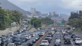 「みんなパニック状態」ハワイでも津波警報　現地ではビーチから離れる車が渋滞|TBS NEWS DIG