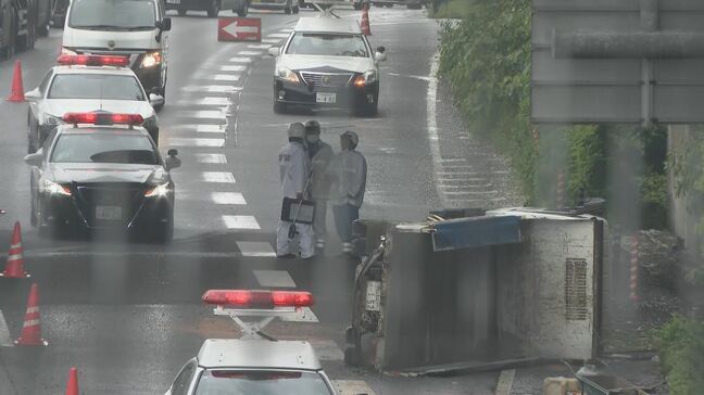 国道に｢トラックが落下｣ 運転していた55歳男性が重傷 ガードレールにぶつかり｢のり面｣から… 名古屋･緑区|TBS NEWS DIG