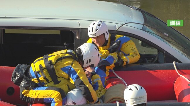 「他県警や関係機関との連携強化が必要」警察の広域緊急援助隊が訓練 豪雨の後に震度6強の地震を想定 山梨|TBS NEWS DIG