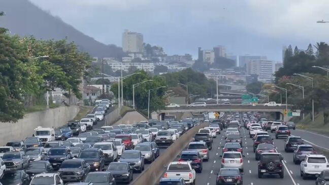 ハワイ州などでも津波警報　現地ではビーチから離れる車が渋滞|TBS NEWS DIG