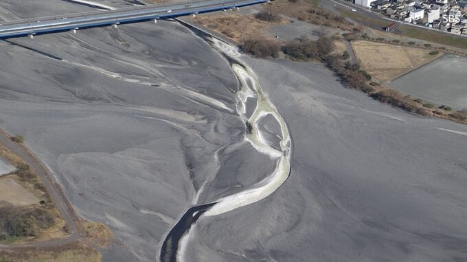 静岡市流れる安倍川で約100メートルに渡り「瀬切れ」 安倍川水系の12月累計雨量0ミリと少雨　|　静岡のニュース | SBSNEWS | 静岡放送
