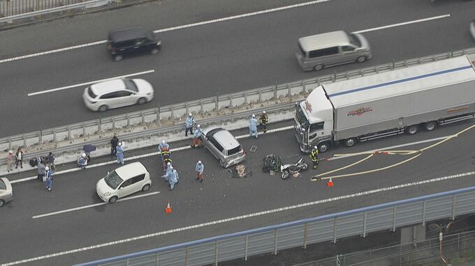 東名高速でトラックやバイクなど計6台が絡む事故 １人けが 小牧IC付近 高速で事故相次ぐ 愛知　|　名古屋・愛知・岐阜・三重のニュース【CBC news】 | CBC web
