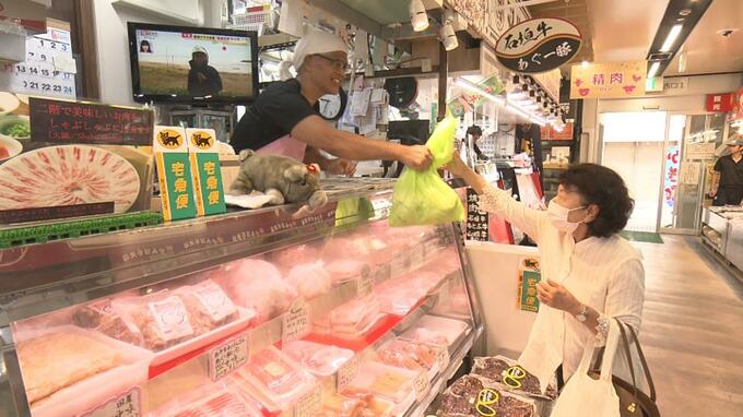 きょう旧盆初日の「ウンケー」　那覇市の市場に豚肉など買い求める客の姿　|　沖縄のニュース｜RBC 琉球放送