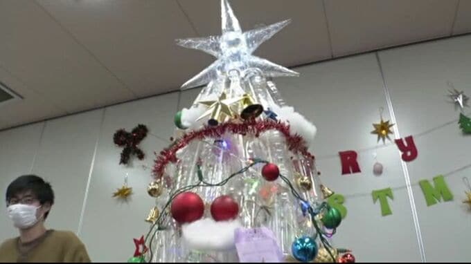 資源リサイクルの輪で一足早いクリスマス 石川県・「就労支援施設」×「資源リサイクル会社」×「大手スーパー」ペットボトルで雪吊りクリスマスツリー|TBS NEWS DIG