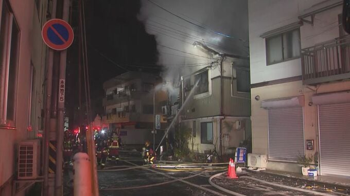 未明の繁華街「焼鳥とジンギスカン」の店が火事　店舗が全焼、隣接する2棟も類焼　元日は営業し、出火時は無人　鳥取県鳥取市|TBS NEWS DIG