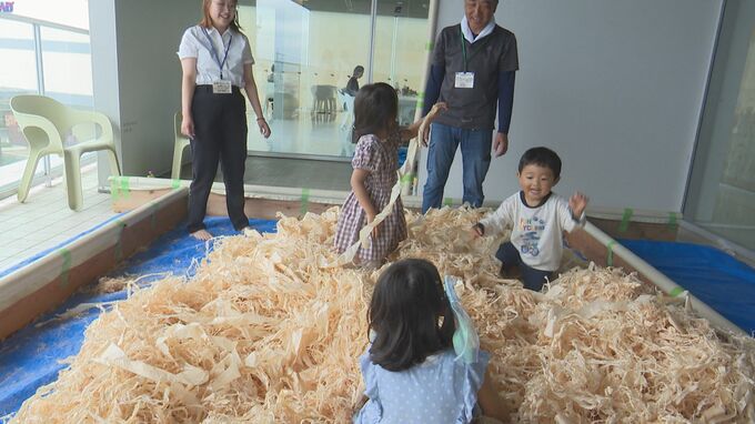 「触っていて、癒される」　地元の木に親しんで…　「木育」イベント　木工体験・おもちゃで遊べるコーナーも　|　SBC NEWS | 長野のニュース | SBC信越放送