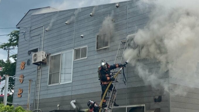 【速報】「食事処おりと」周辺　火事か　消防車両9台が出動して消火活動中　1人が救急車で搬送　搬送時は意識あり　青森市|TBS NEWS DIG