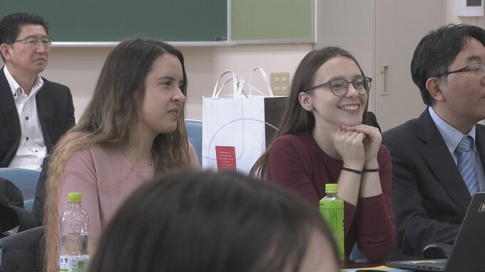 ウクライナ留学生と英語で国際交流　高森高校で特別授業　山口・岩国|TBS NEWS DIG