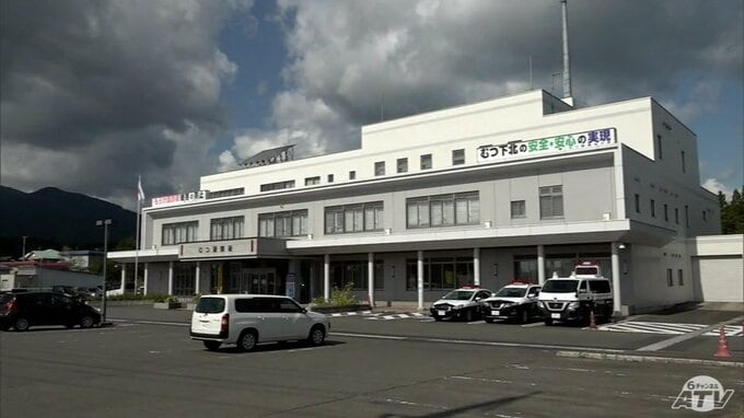入浴していた女子中学生を浴室の窓からスマートフォンで撮影か…　防衛省職員の35歳の男を逮捕　「入浴中に盗撮の被害にあった」女性からの110番通報で発覚　男は容疑認める　青森県むつ市　|　青森のニュース│ATV NEWS│青森テレビ