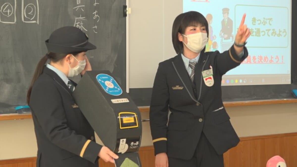 女性車掌　盗撮画像 イノシシが線路の上に寝ていて…」 小学校で鉄道の出前授業 JR東日本の車掌などが教室に | 山梨のニュース | ＵＴＹテレビ山梨