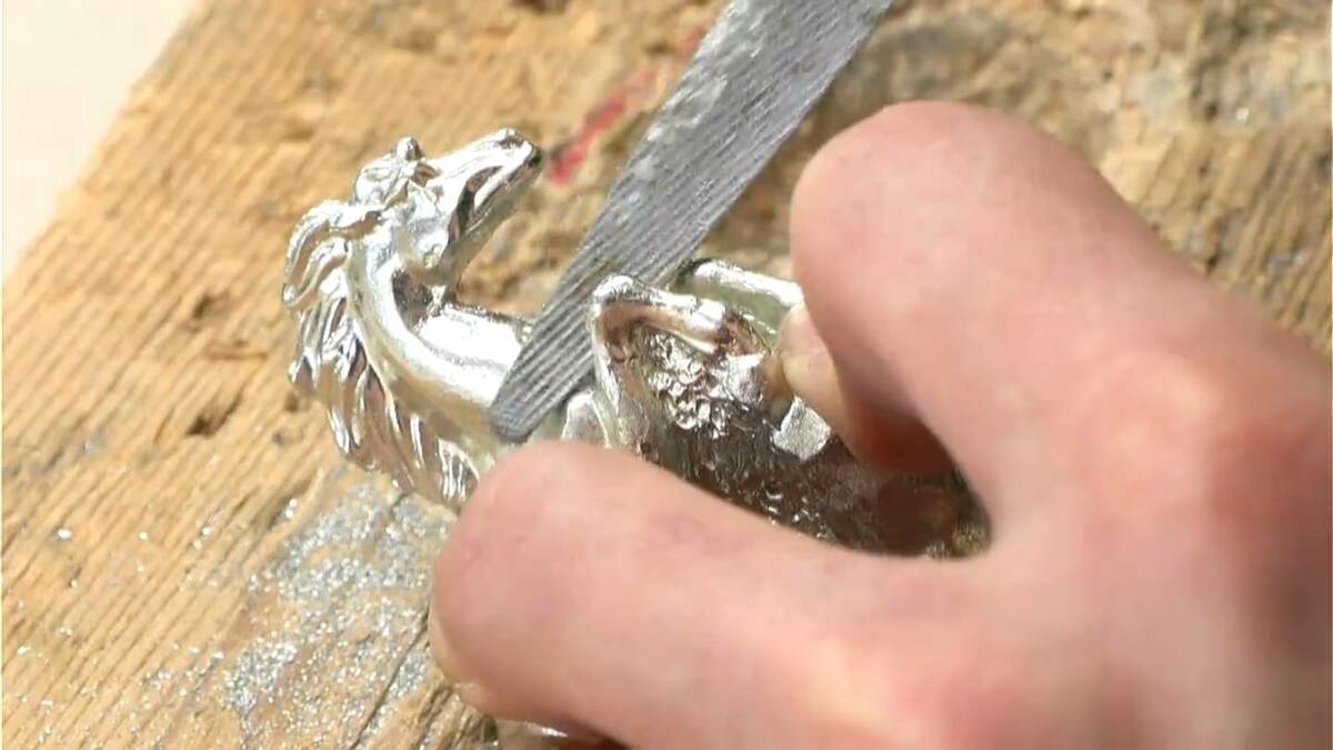 今年もあと20日余り…薩摩錫器干支置物づくりピーク 鹿児島｜Infoseek