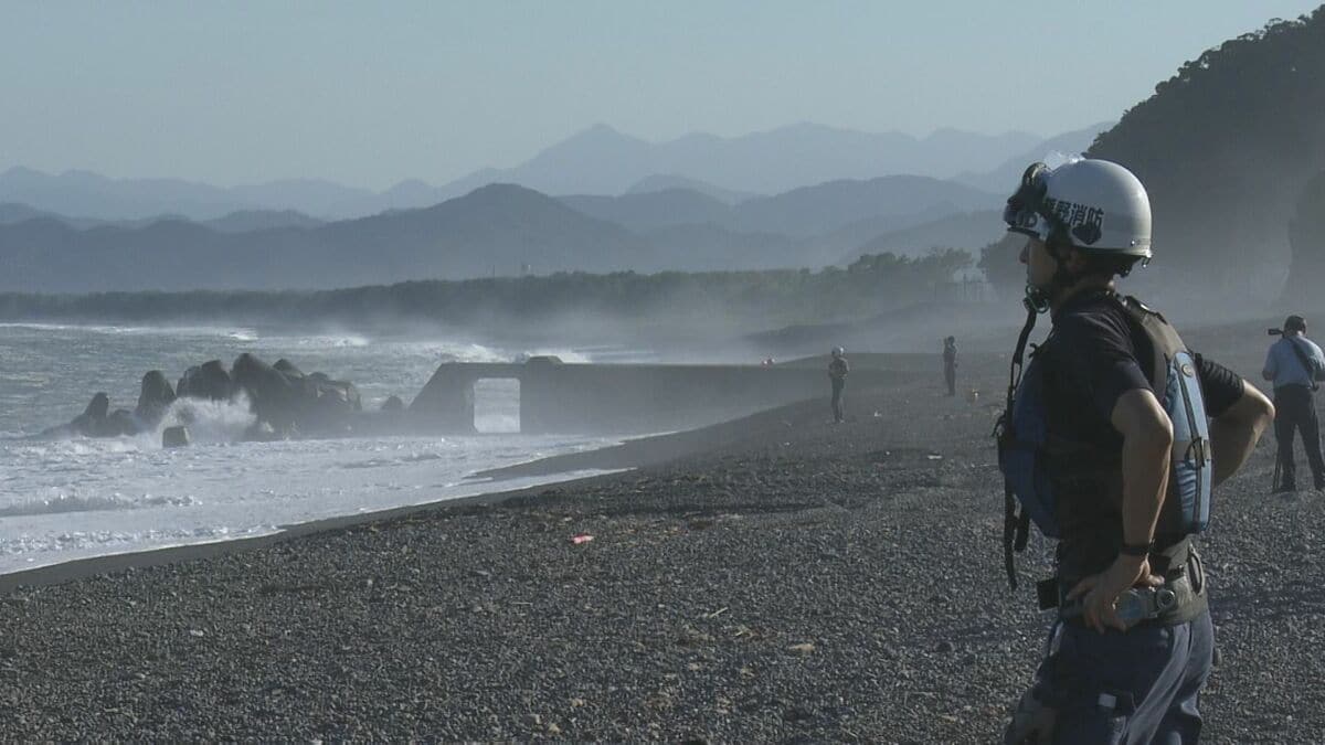 友人と海岸で遊んでいて高波に…15歳女子高校生 沖合で見つかり死亡確認 三重・熊野市の七里御浜海岸 部活動合宿で訪問中