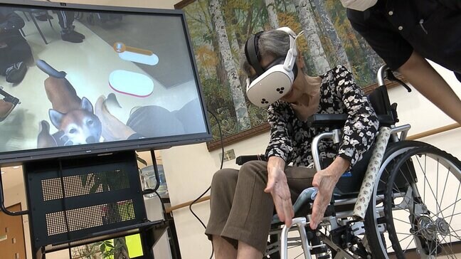 「VRで犬にエサを与える！」VRドッグセラピーの可能性　施設で利用者も職員も感じる「メリット」とは？【岡山】|TBS NEWS DIG
