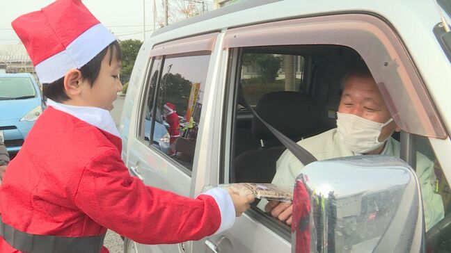 「ちびっこサンタクロース」が交通安全を呼びかけ　反射材の入った手袋などプレゼント　山口・美祢|TBS NEWS DIG