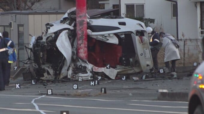20代男性2人が乗った乗用車、道路脇の看板支柱に衝突　1人死亡、1人重傷　山梨　|　山梨のニュース | ＵＴＹテレビ山梨