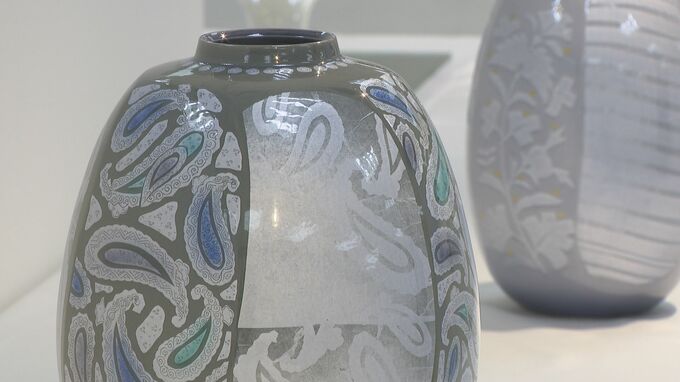 45年前に銀箔を施した上に釉薬かけて焼き上げる「釉裏銀彩」を生み出し県指定無形文化財に… 中田一於さんの展示会　|　石川県のニュース｜MRO北陸放送