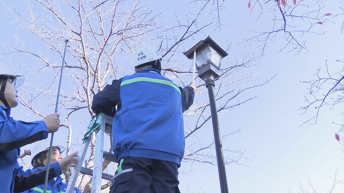 「心を込めて作業にあたる」中電工の社員が山口市の一の坂川周辺を清掃|TBS NEWS DIG